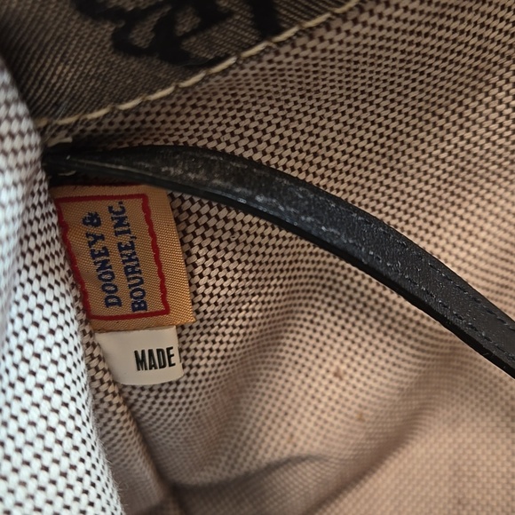 Vintage Dooney And Bourke Signature Canvas And Leather Bag Magnetic Closure - Picture 10 of 11